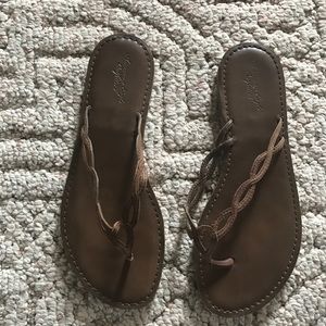 American Eagle sandals-must bundle